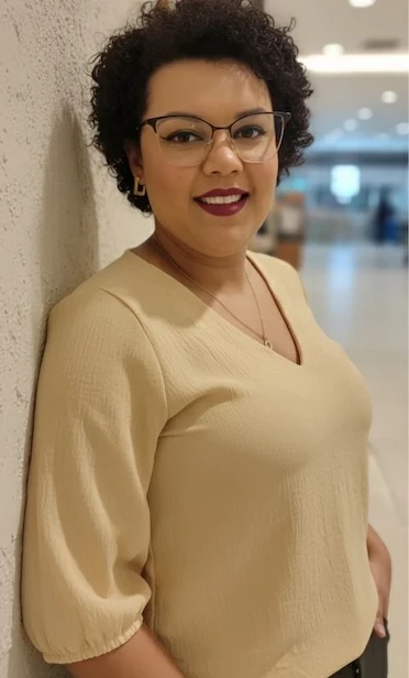 Carolina Queiroz, esteticista especializada em cuidados faciais e bem-estar em Belo Horizonte.